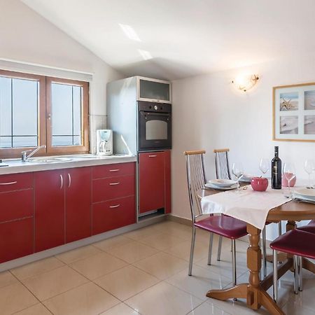 Pet Friendly Apartment In Koromacno With Wifi Buitenkant foto