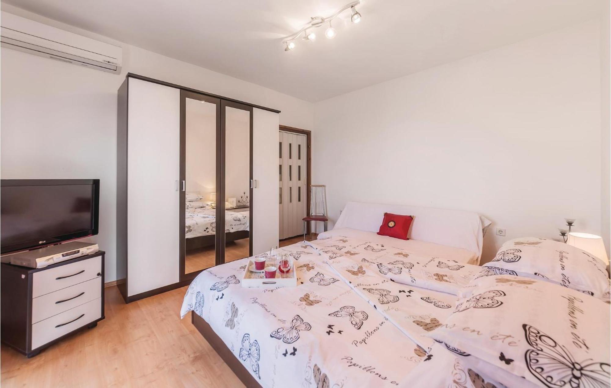 Pet Friendly Apartment In Koromacno With Wifi Buitenkant foto