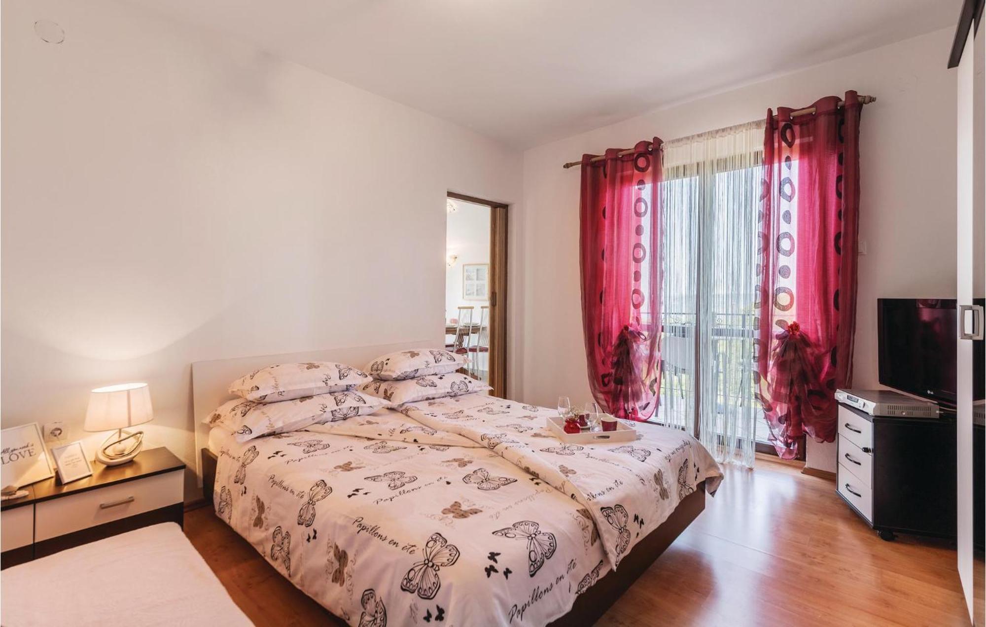 Pet Friendly Apartment In Koromacno With Wifi Buitenkant foto