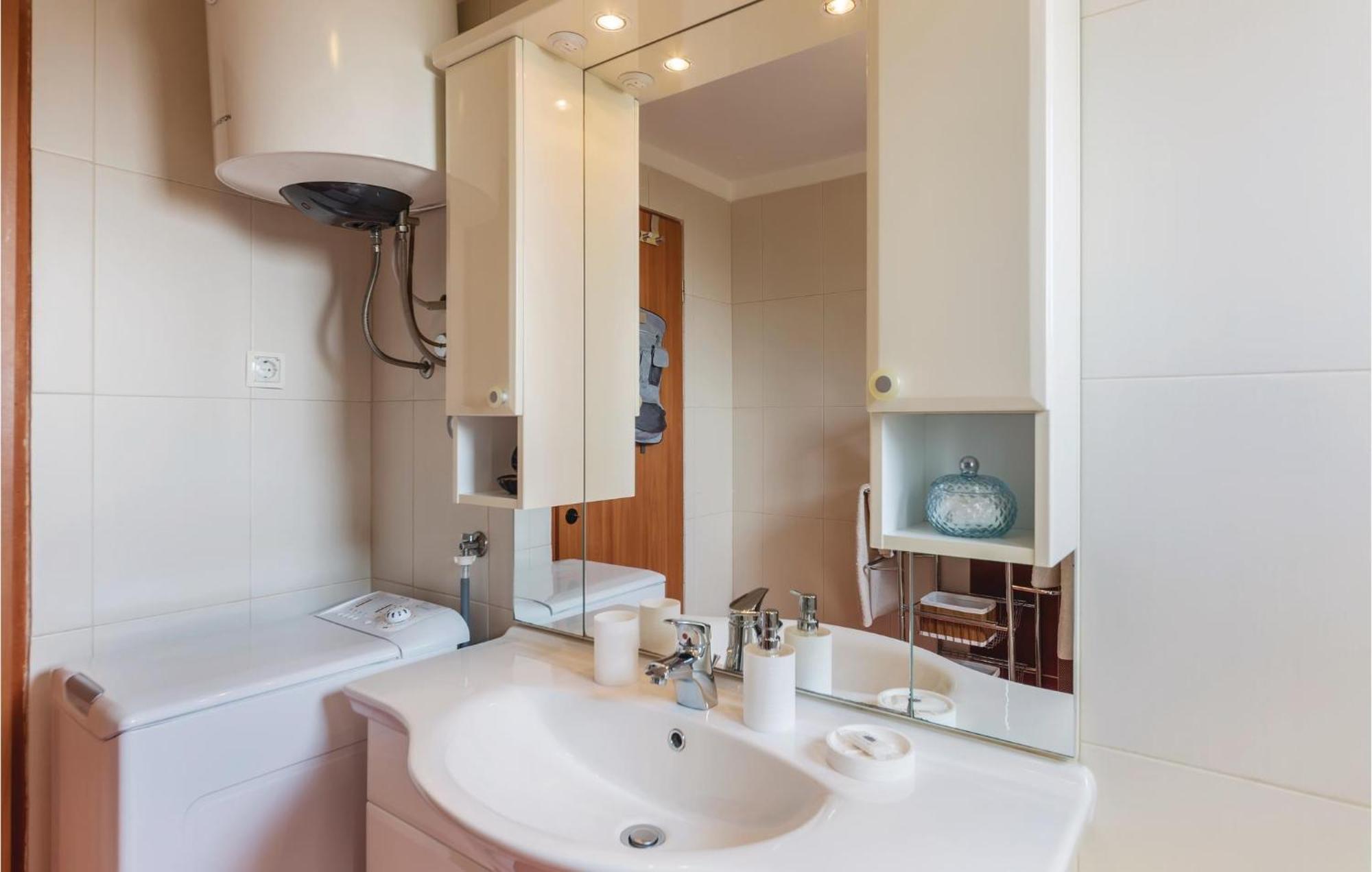 Pet Friendly Apartment In Koromacno With Wifi Buitenkant foto