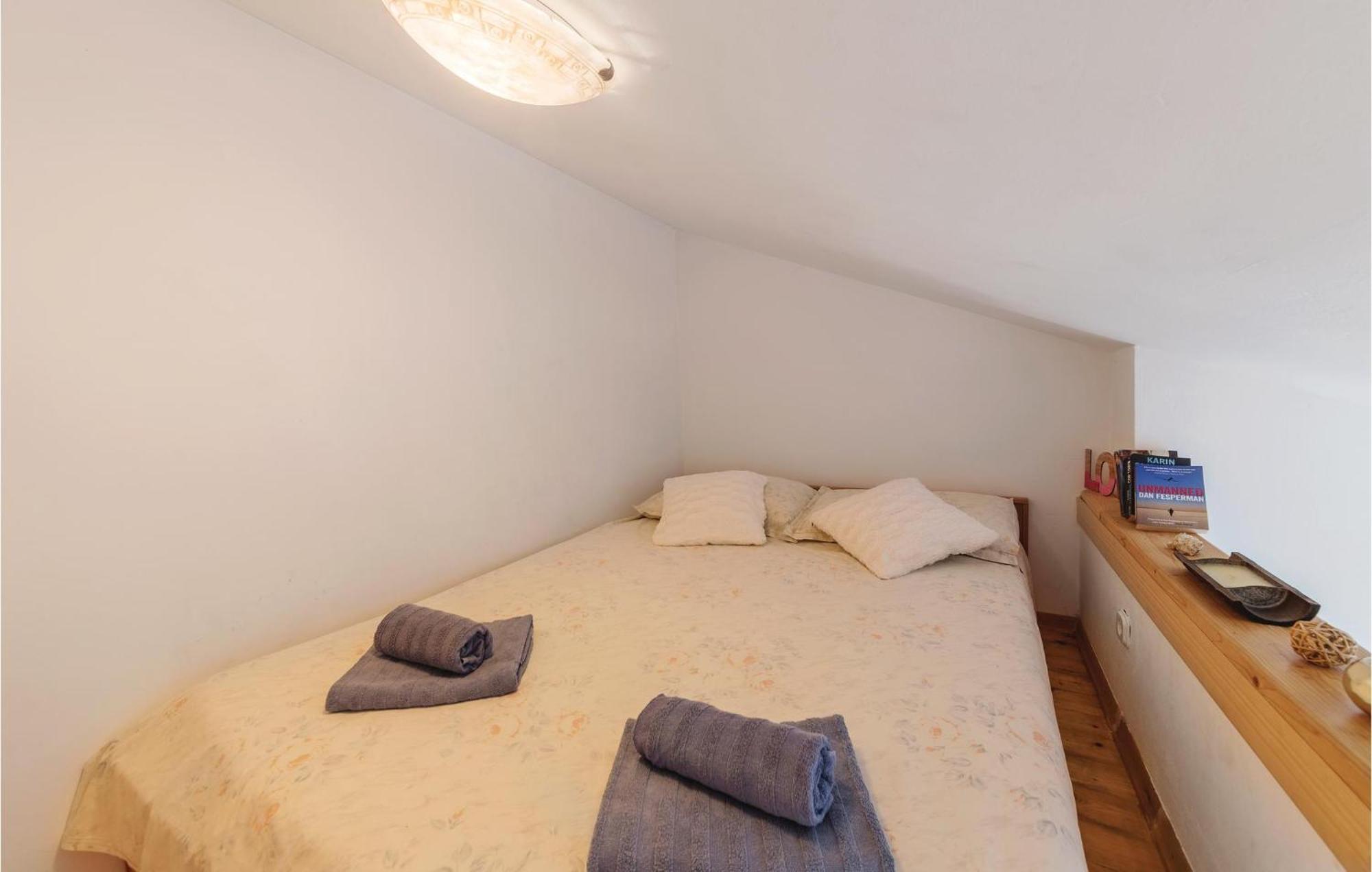 Pet Friendly Apartment In Koromacno With Wifi Buitenkant foto