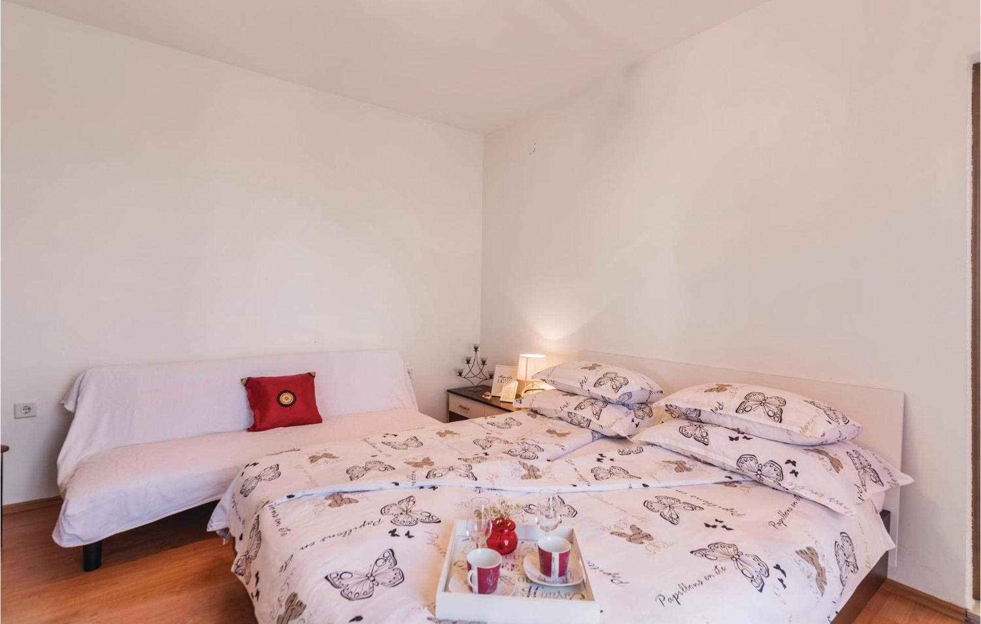 Pet Friendly Apartment In Koromacno With Wifi Buitenkant foto