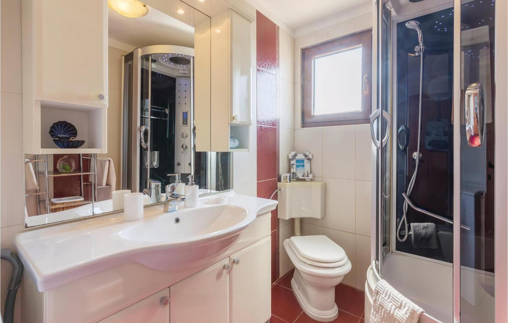 Pet Friendly Apartment In Koromacno With Wifi Buitenkant foto