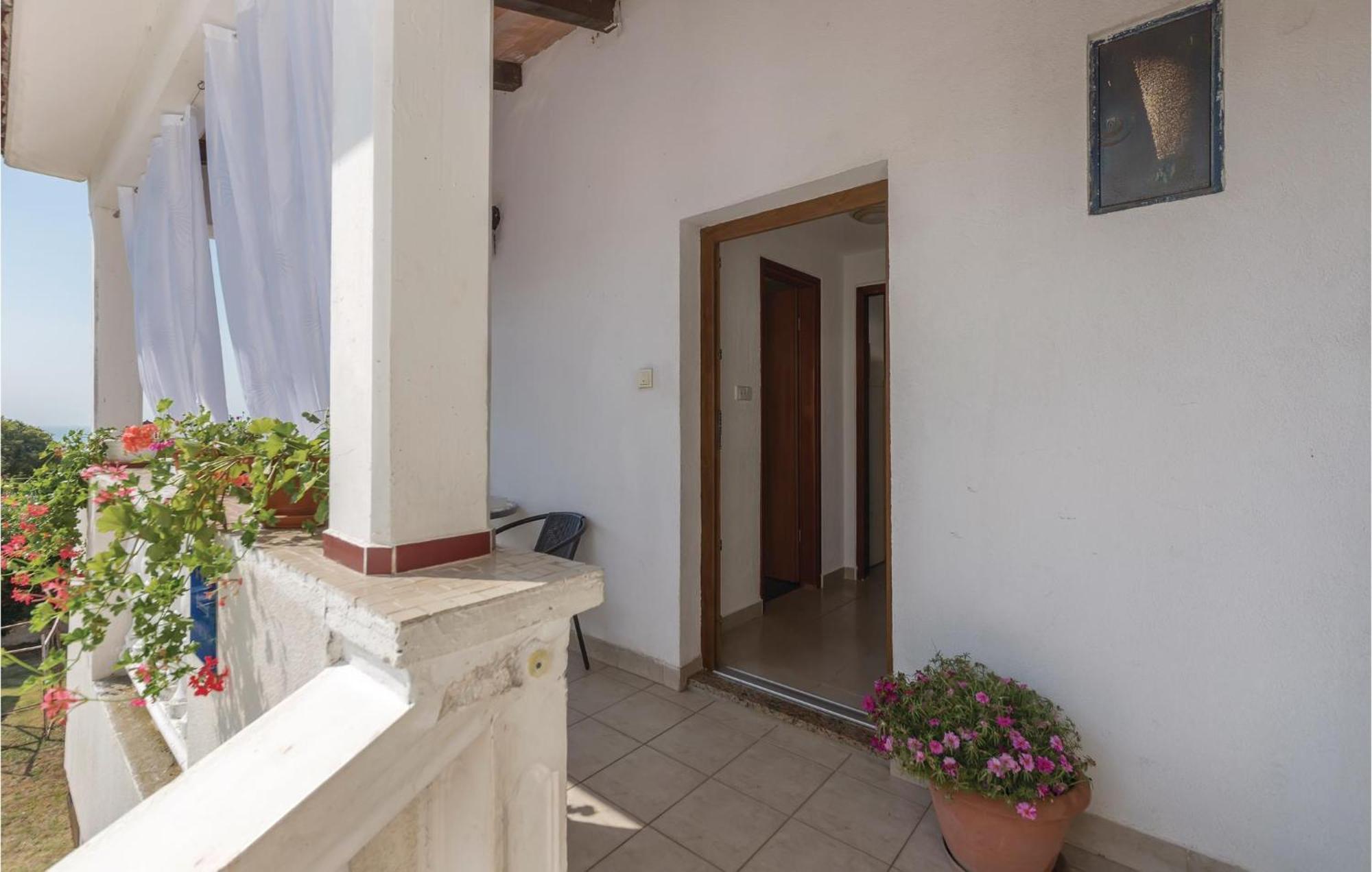 Pet Friendly Apartment In Koromacno With Wifi Buitenkant foto